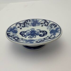 Vintage Pedestal Chinoiserie Blue and White Floral Ceramic Soap Dish